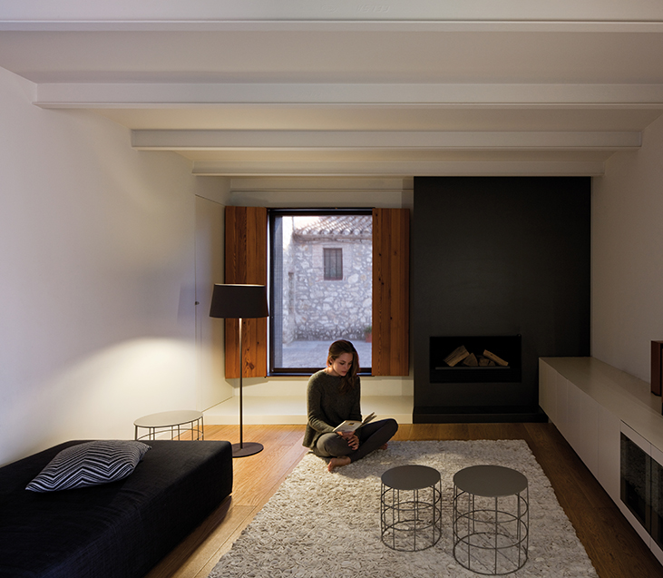 WARM_Floor_Lamp_Ramos_and_Bassols_VIBIA