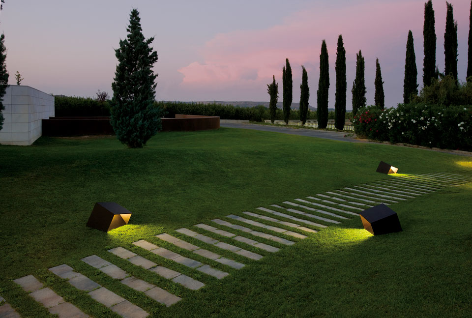 Vibia - Stories - Garden Path Lighting - Break