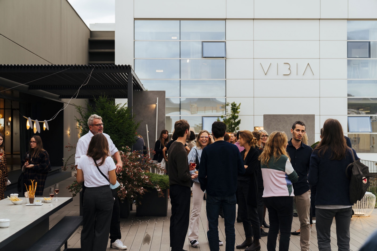 Design journalists meet Plusminus for a sneak preview | Vibia