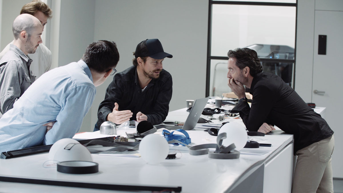 vibia-the-edit-outlining-the-air-flowing-pendants-with-plusminus-2 Vibia The Edit - Flowing Pendants with Plusminus