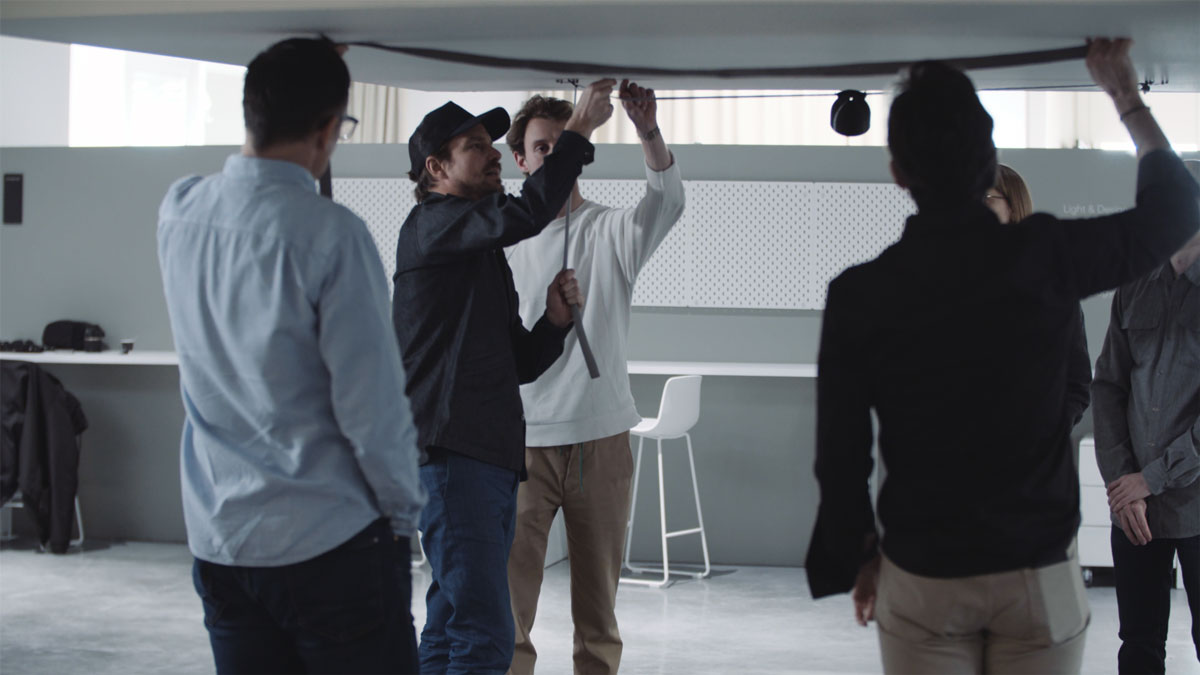 vibia-the-edit-outlining-the-air-flowing-pendants-with-plusminus-3 Vibia The Edit - Flowing Pendants with Plusminus