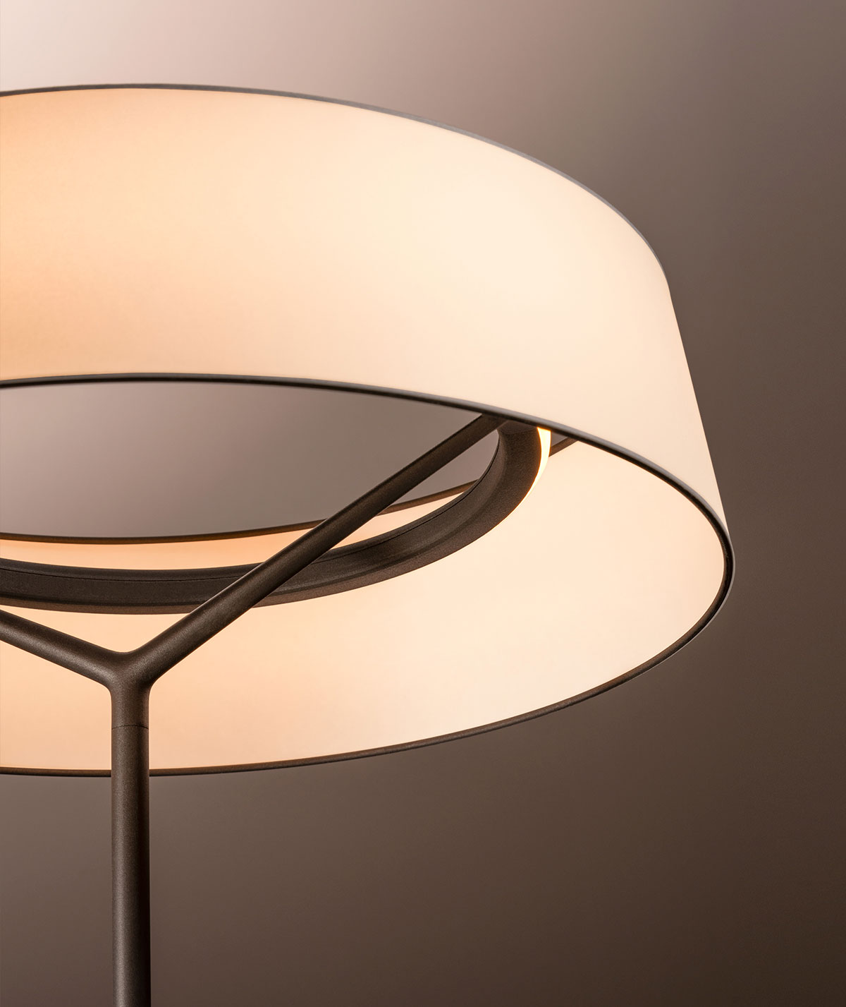 An Exercise in Poise: Introducing Dama | Vibia