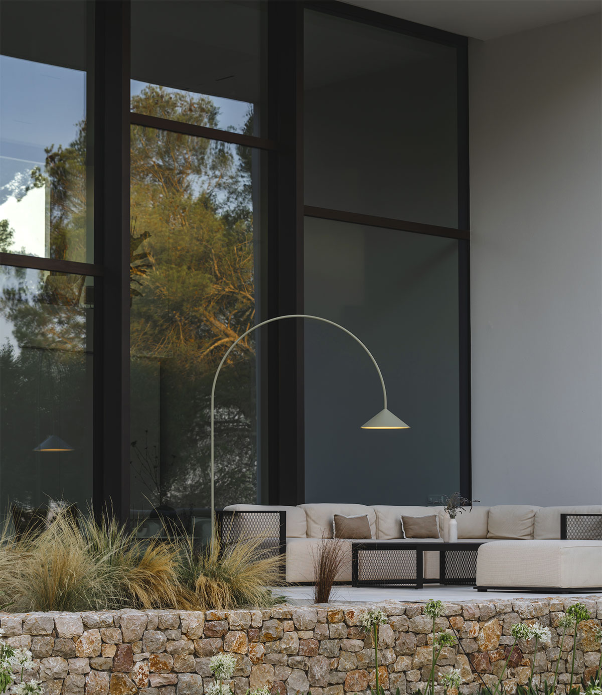 Vibia The Edit – Outdoor Living Spaces – Out Vibia The Edit - Outdoor Living Spaces - Out