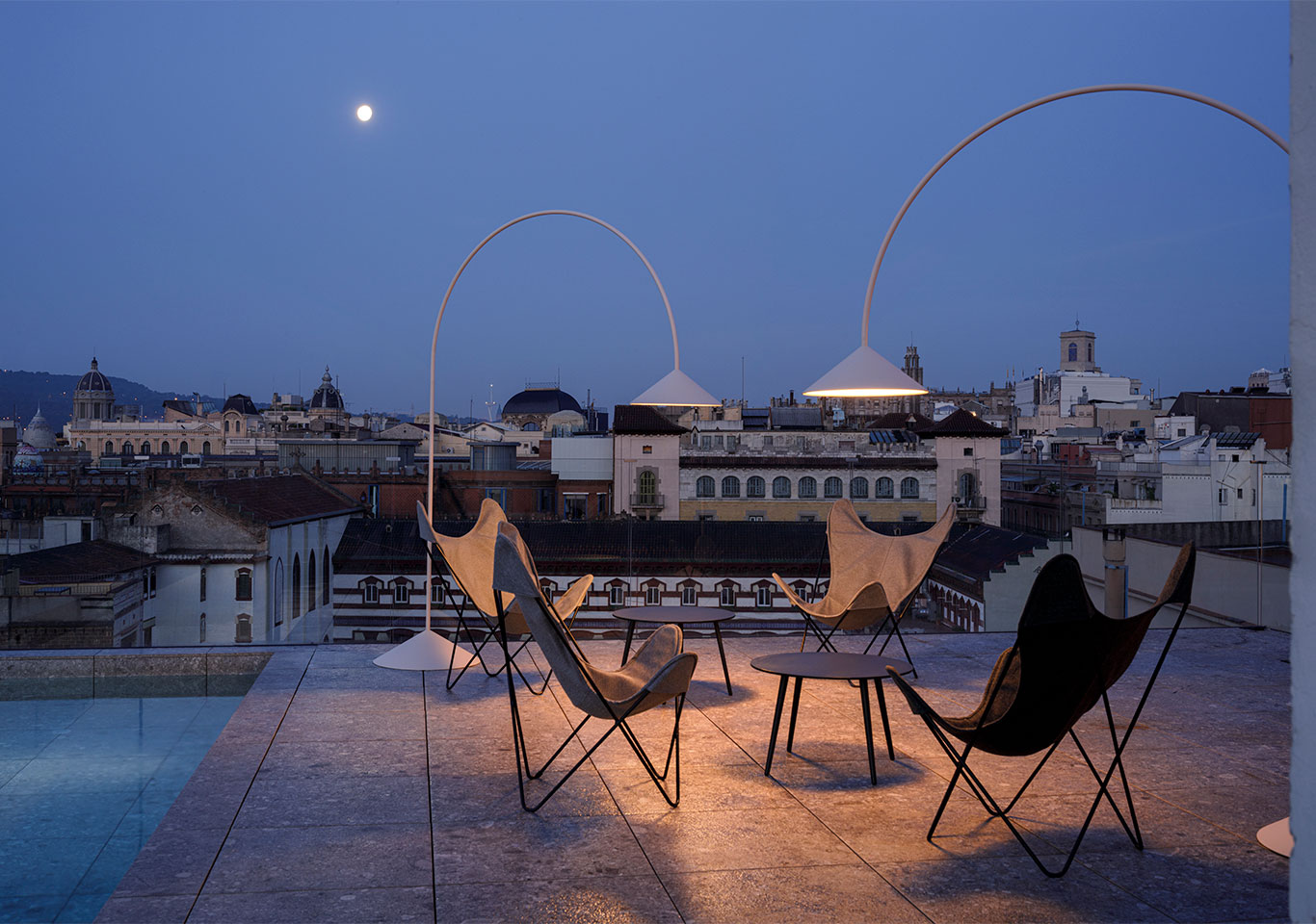 Artful Poolside Lighting