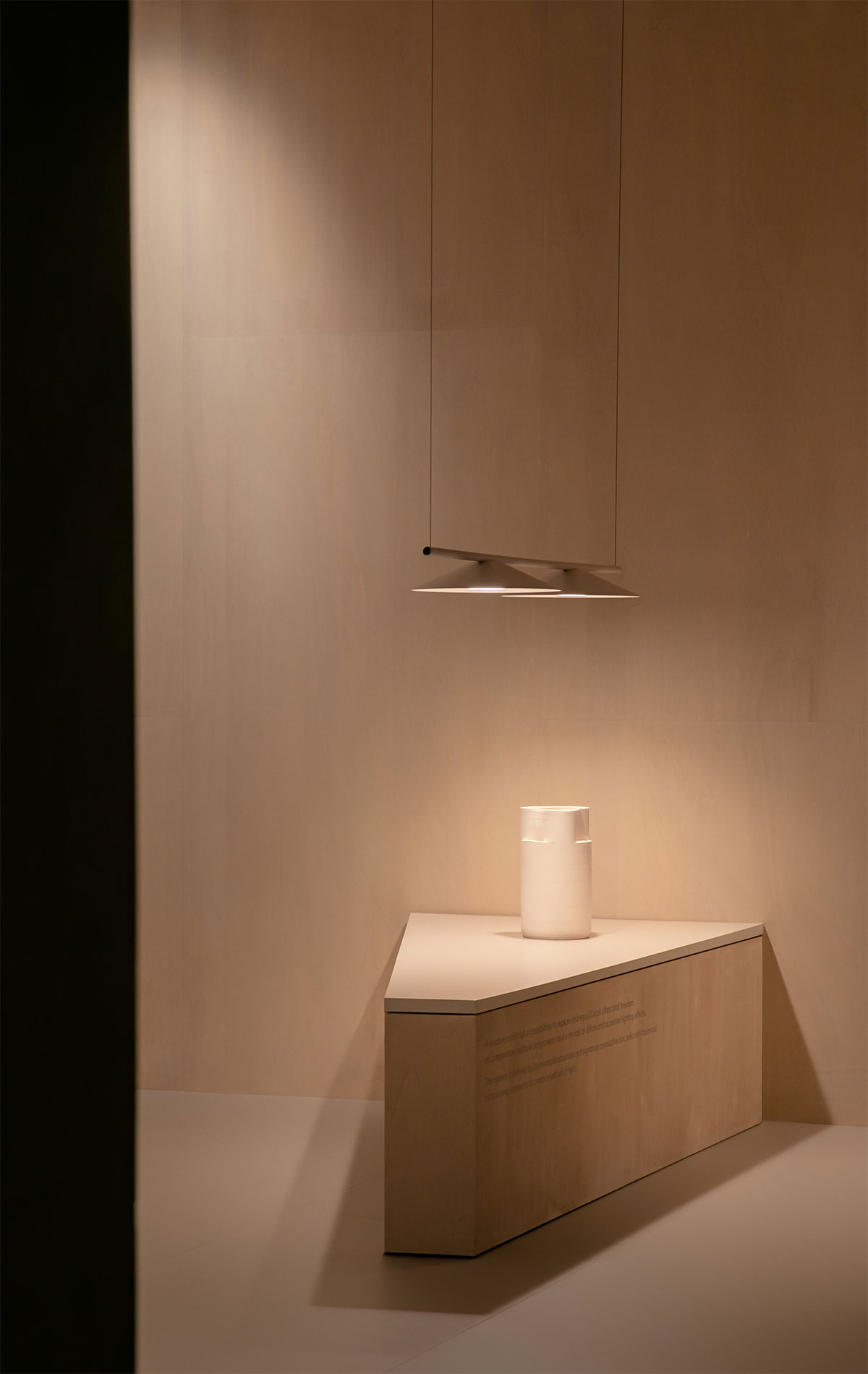 Vibia The Edit - Enlightening Shadows - Circus Solo