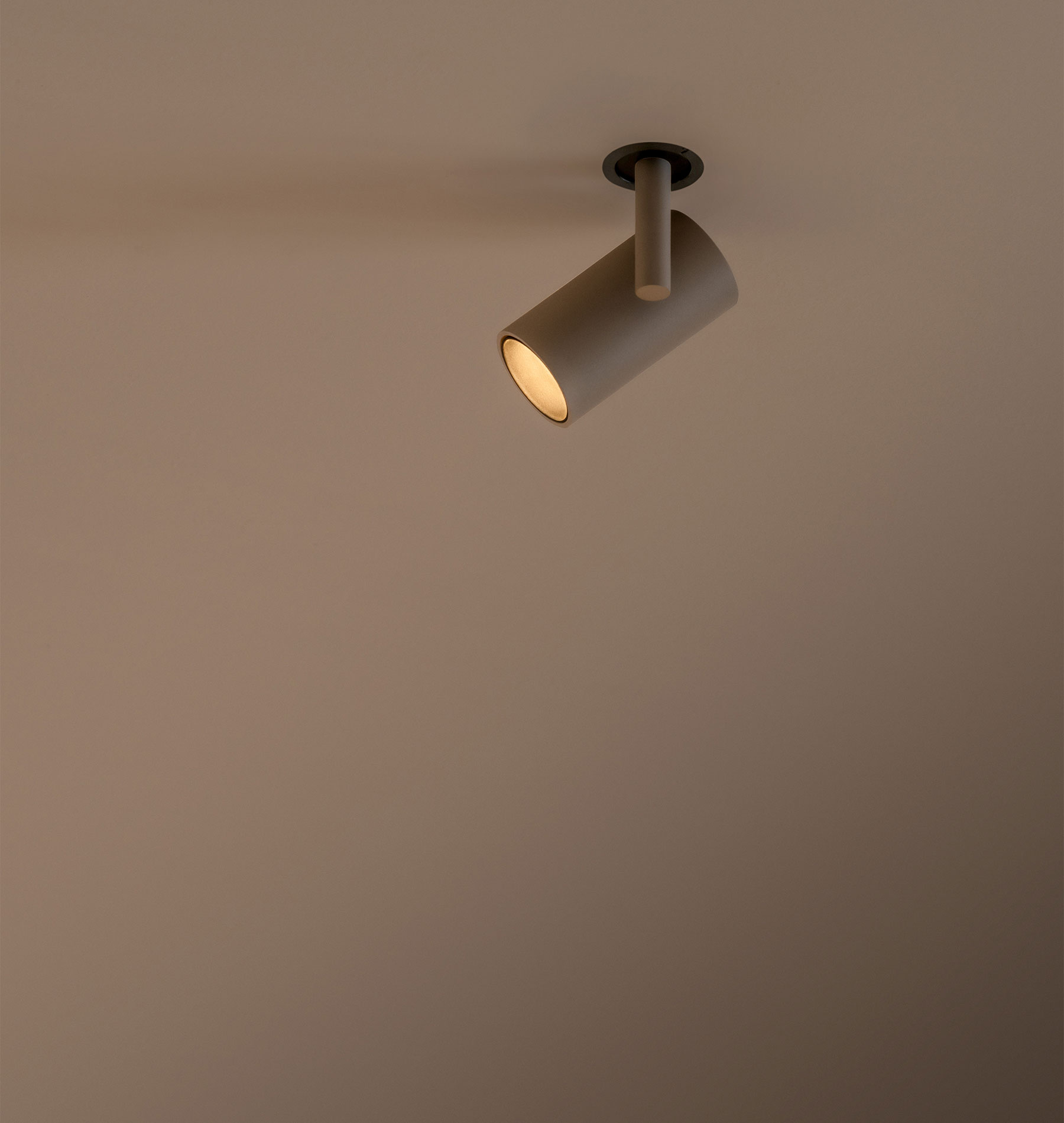 Vibia The Edit - Enlightening Shadows - Circus Solo