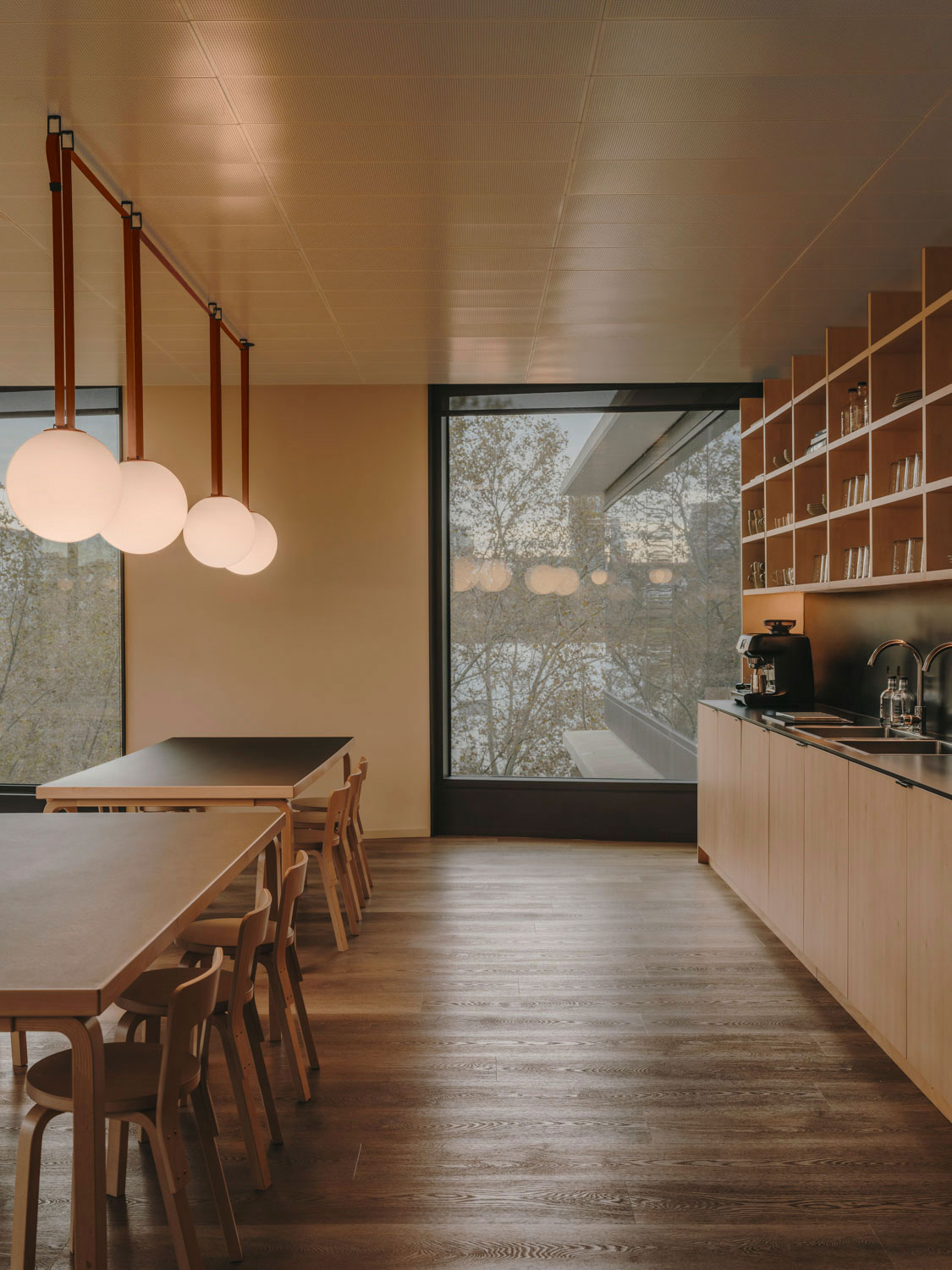 Vibia The Edit - Open workspaces offices of Sauvage TV - Plusminus