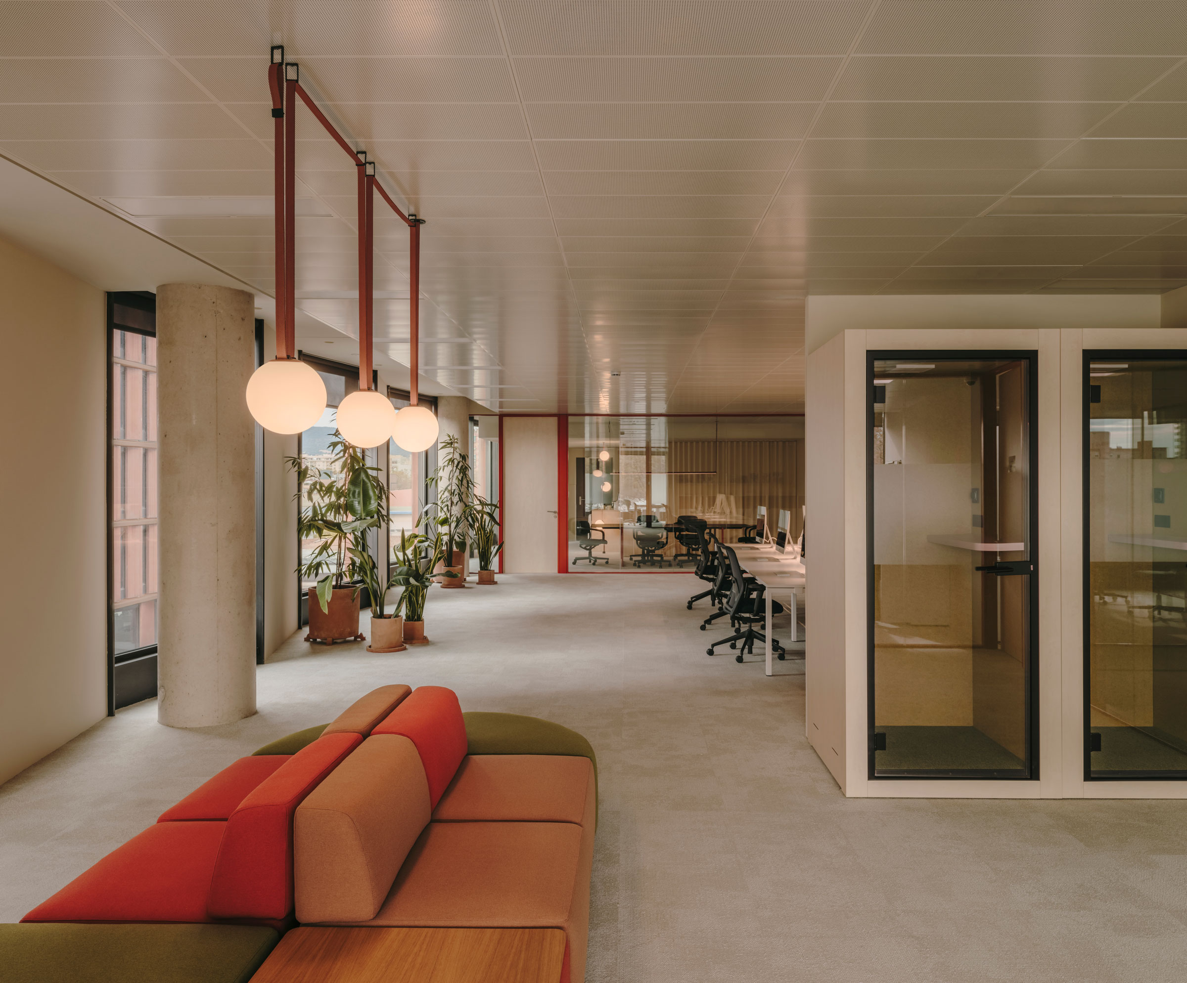 Vibia The Edit - Open workspaces offices of Sauvage TV - Plusminus
