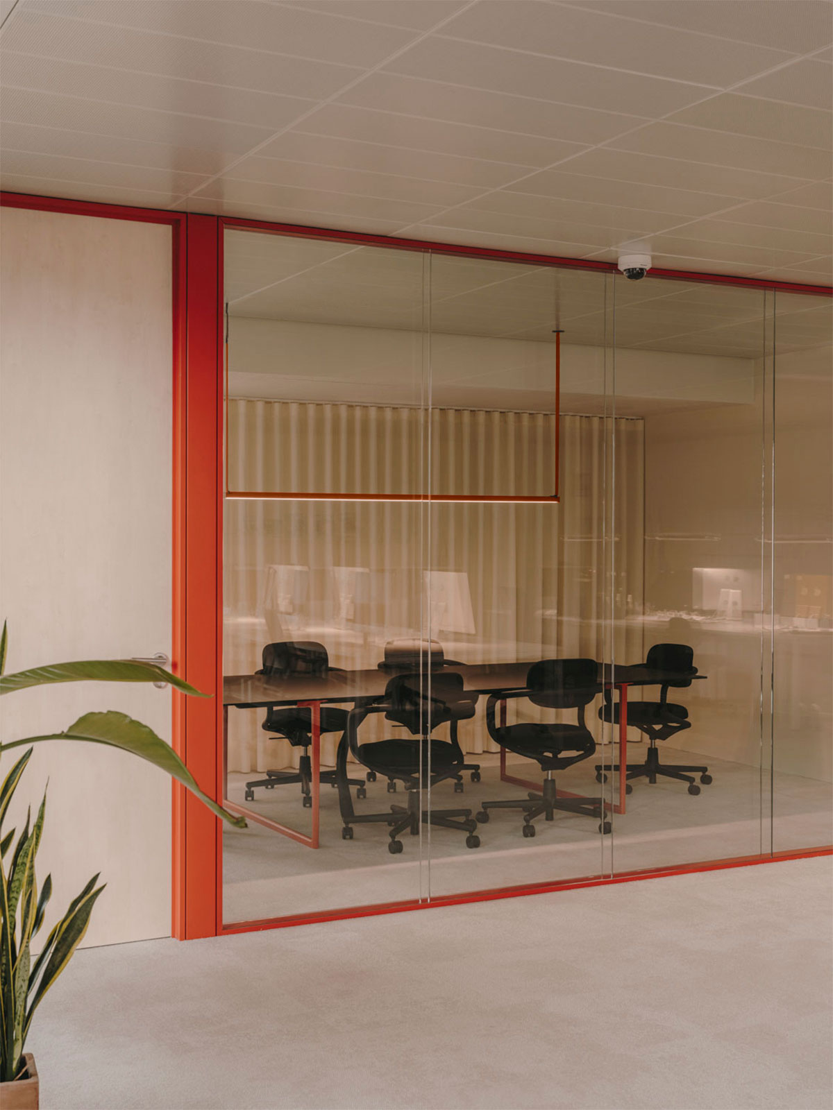Vibia The Edit - Open workspaces offices of Sauvage TV - Plusminus