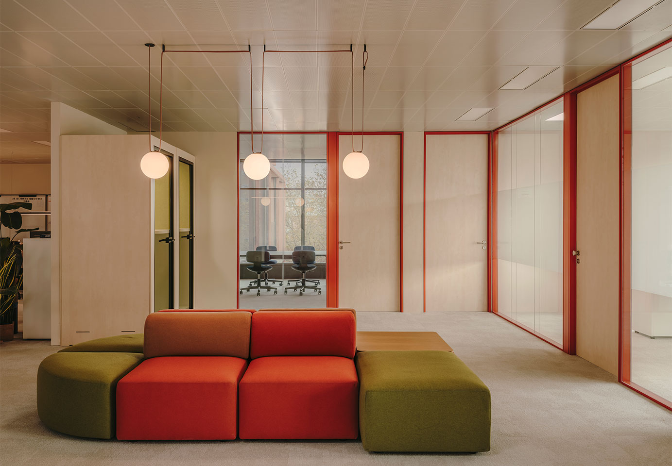 Vibia The Edit - Open workspaces offices of Sauvage TV - Plusminus