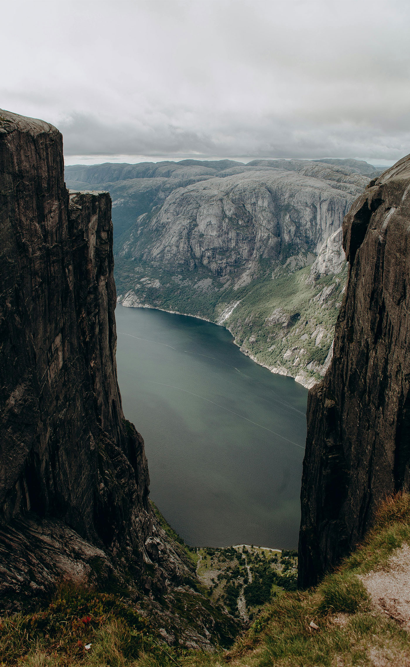 Vibia The Edit - A Creative Guide by Pitsou Kedem