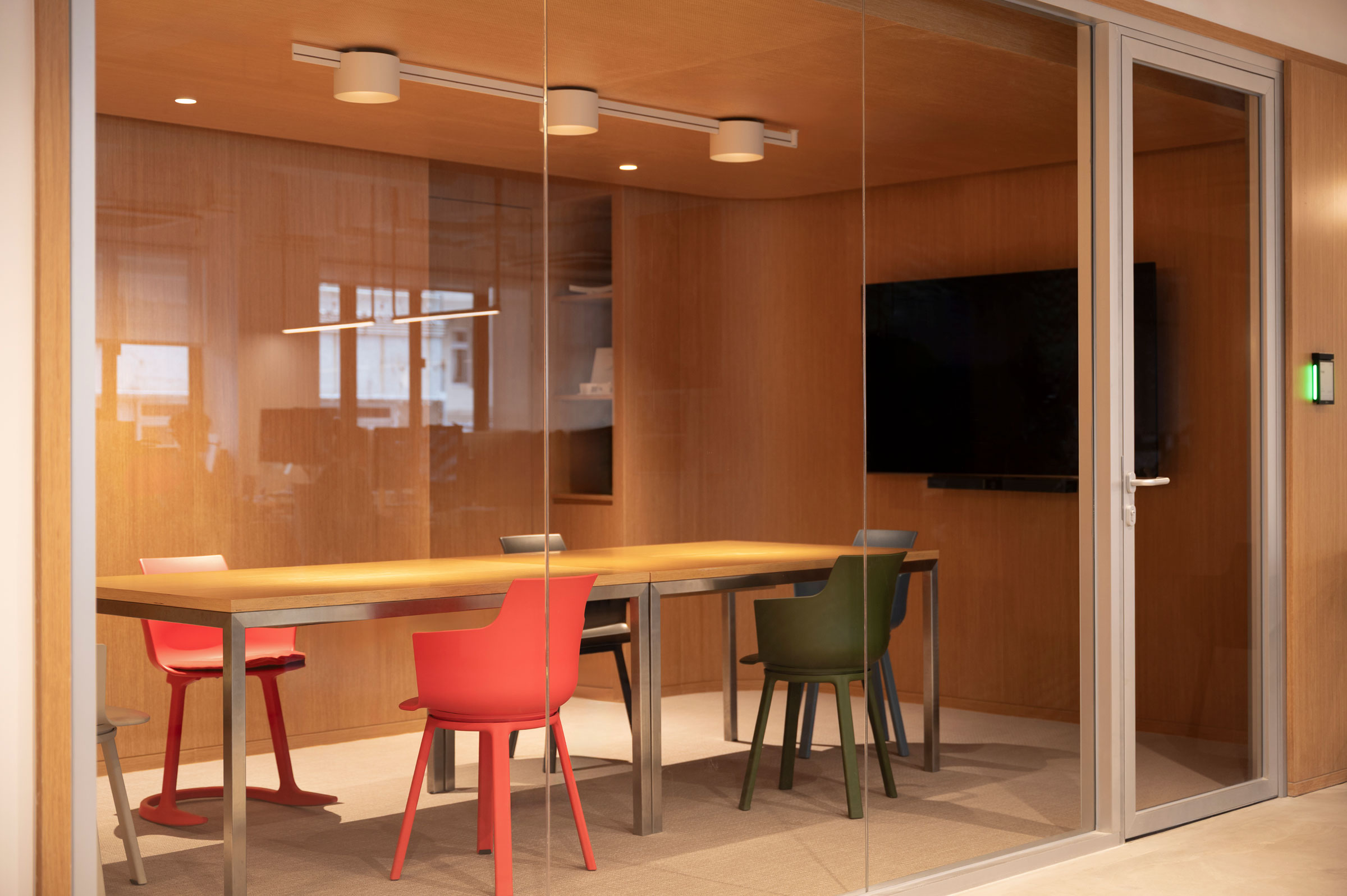 Vibia The Edit - A workspace defined by light - Bind