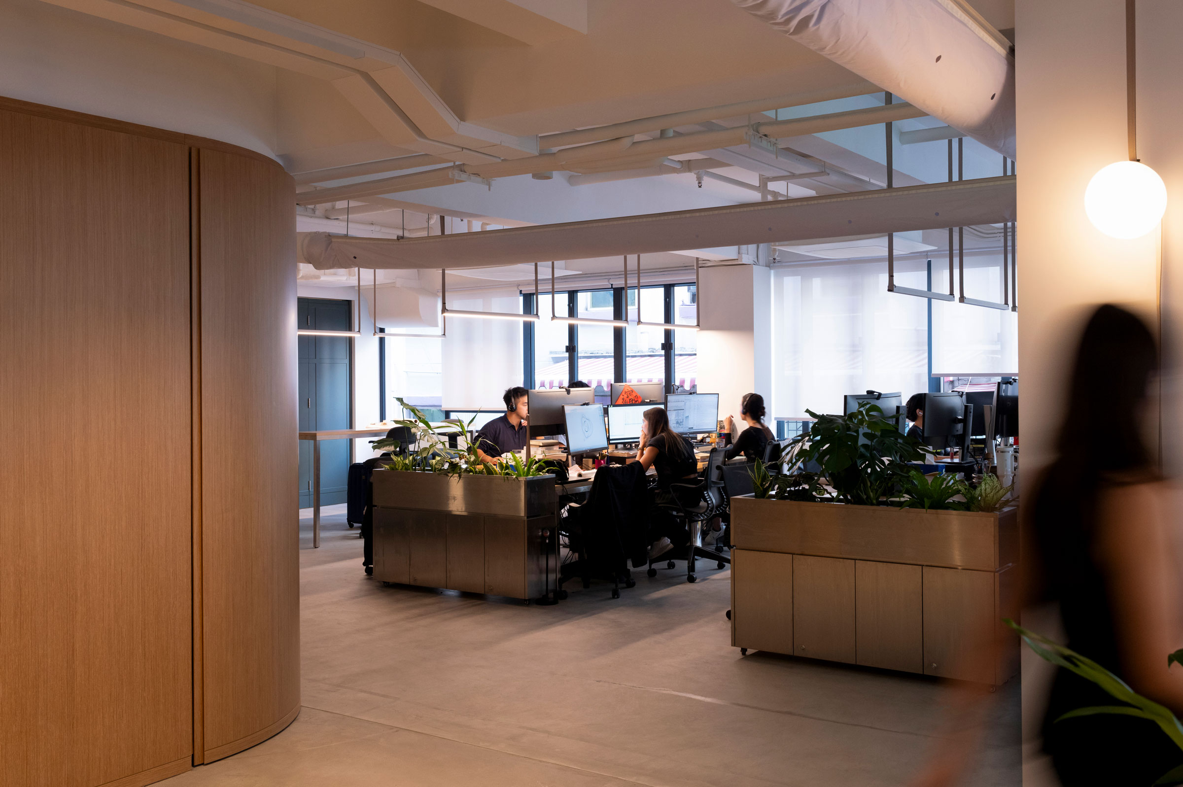 Vibia The Edit - A workspace defined by light - Plusminus