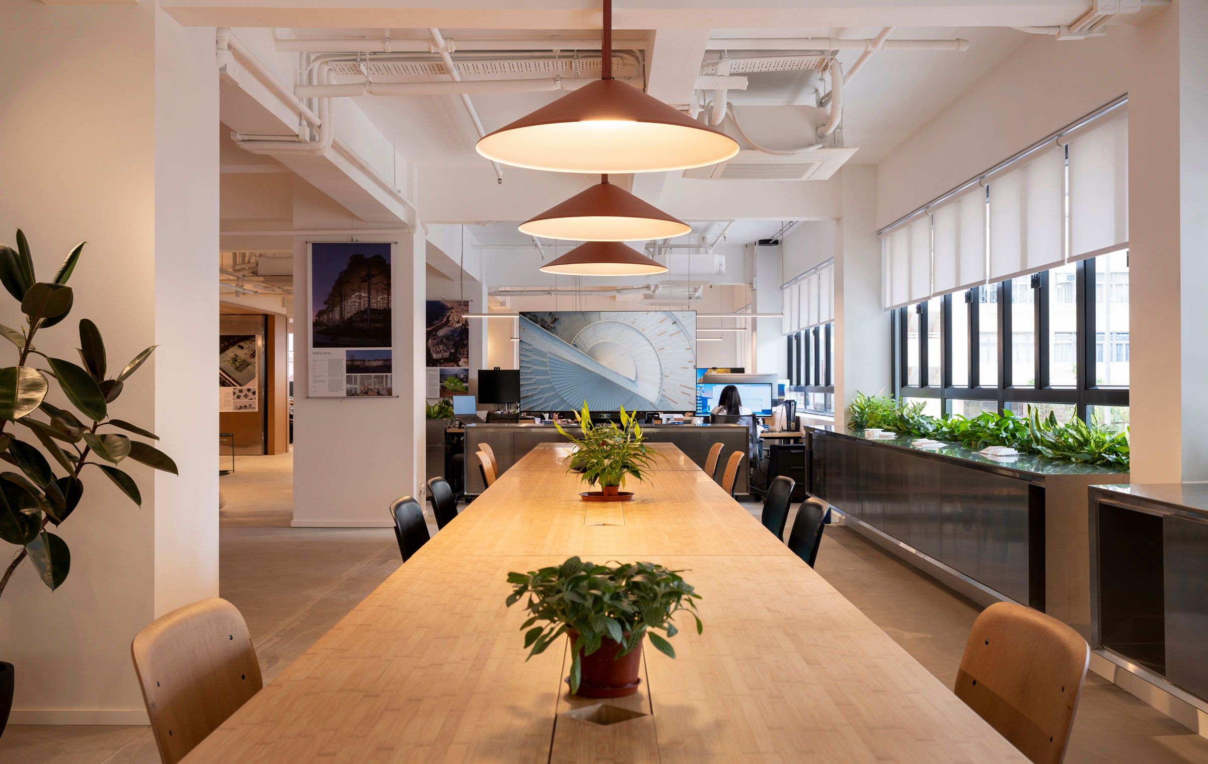 Vibia The Edit - A workspace defined by light - Plusminus