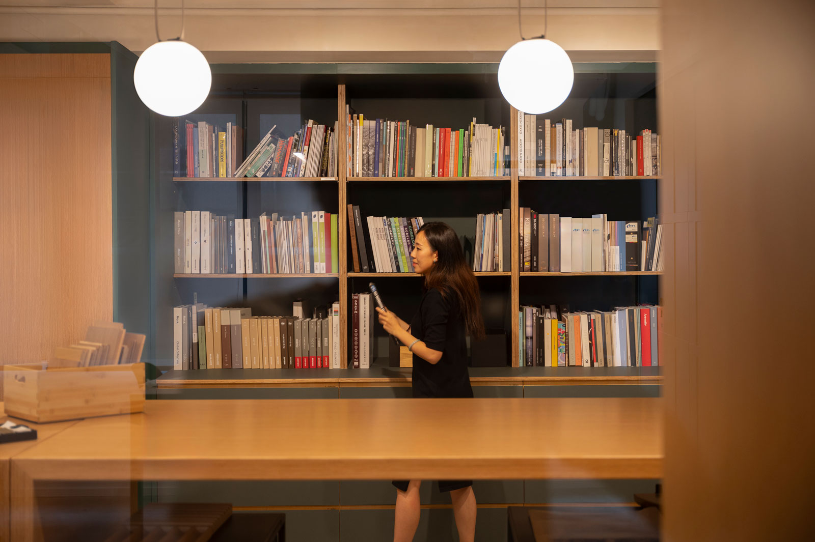 Vibia The Edit - A workspace defined by light - Plusminus