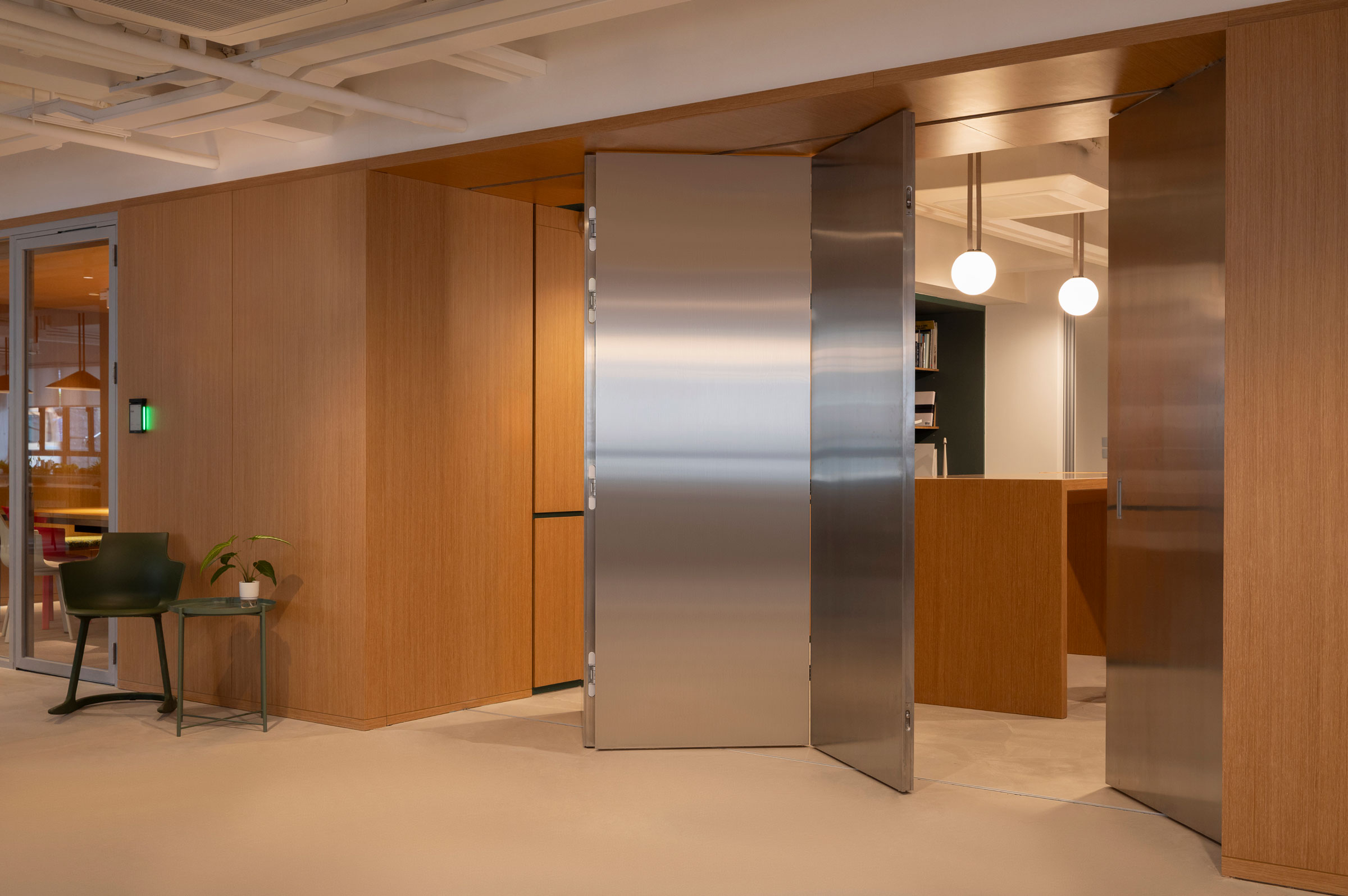 Vibia The Edit - A workspace defined by light - Plusminus