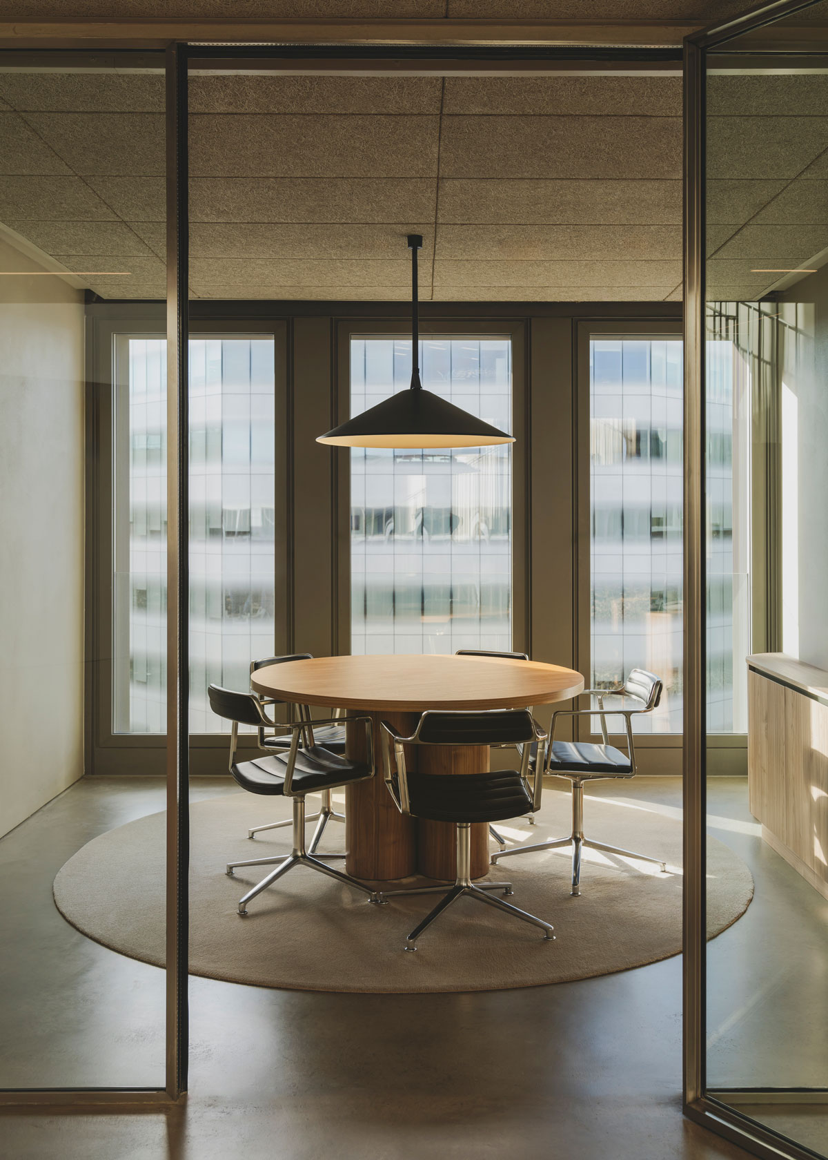 Vibia The Edit - Simon HQ project - Plusminus