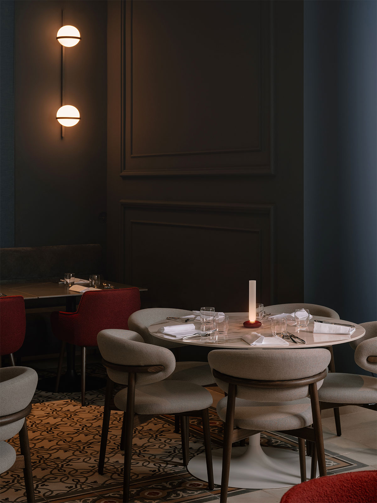 Vibia The Edit - Two scales of light around a table
